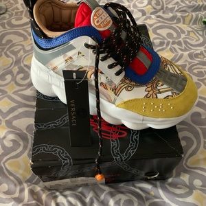 Chains reaction Versace